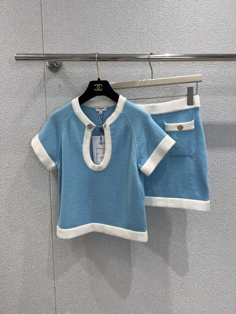 Chanel Spring-Summer Chain Detail Cashmere Knit Top & Skirt Set - Luxe Elegance