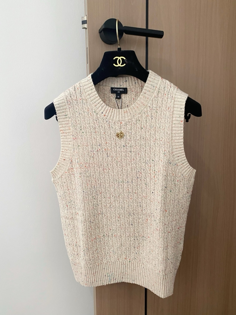 Chanel Luxe Floral Yarn Wool Vest in Off-White
