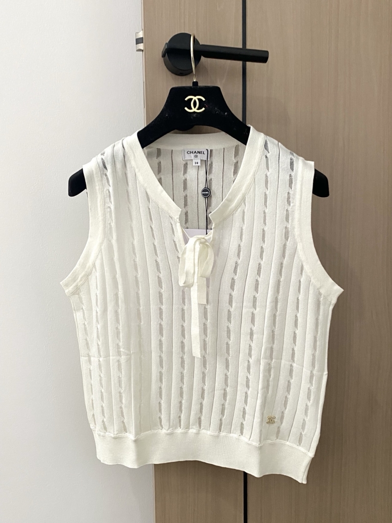 Chanel Tri-Color Vest in Off-White - Luxe Breathable Design
