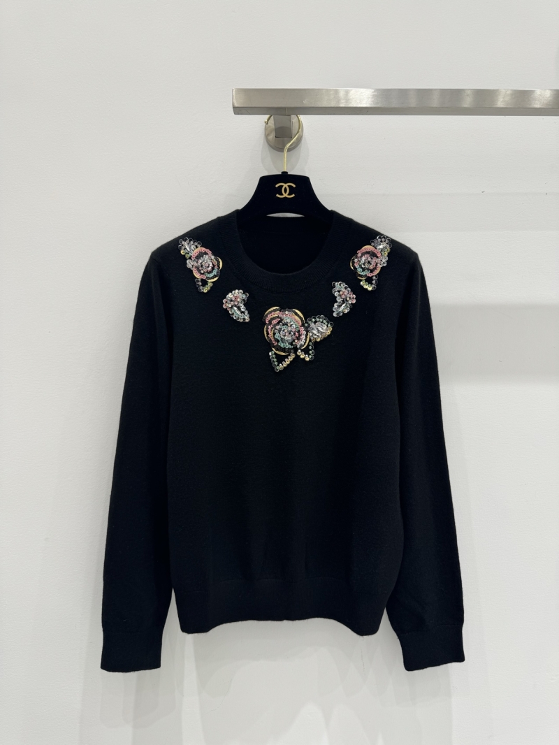 Chanel Handcrafted Round-Neck Sweater - Luxe Cashmere Blend & Elegant Beaded Design