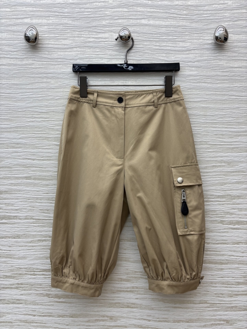Dior Early Fall 2025 Khaki Cargo Shorts, Unique Lantern Silhouette with Utility Pockets