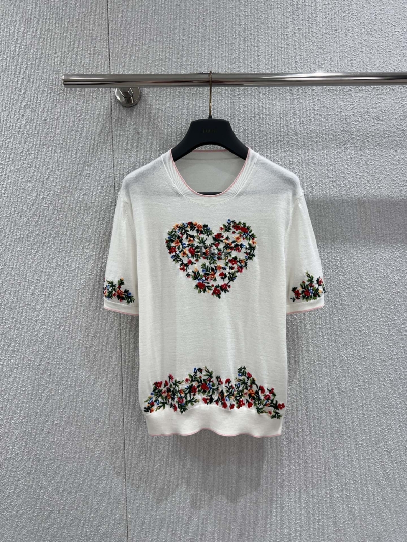 Dior Exquisite Heart Floral Embroidery Wool Knit Top - White Short Sleeve Sweater with Delicate Pink Trim