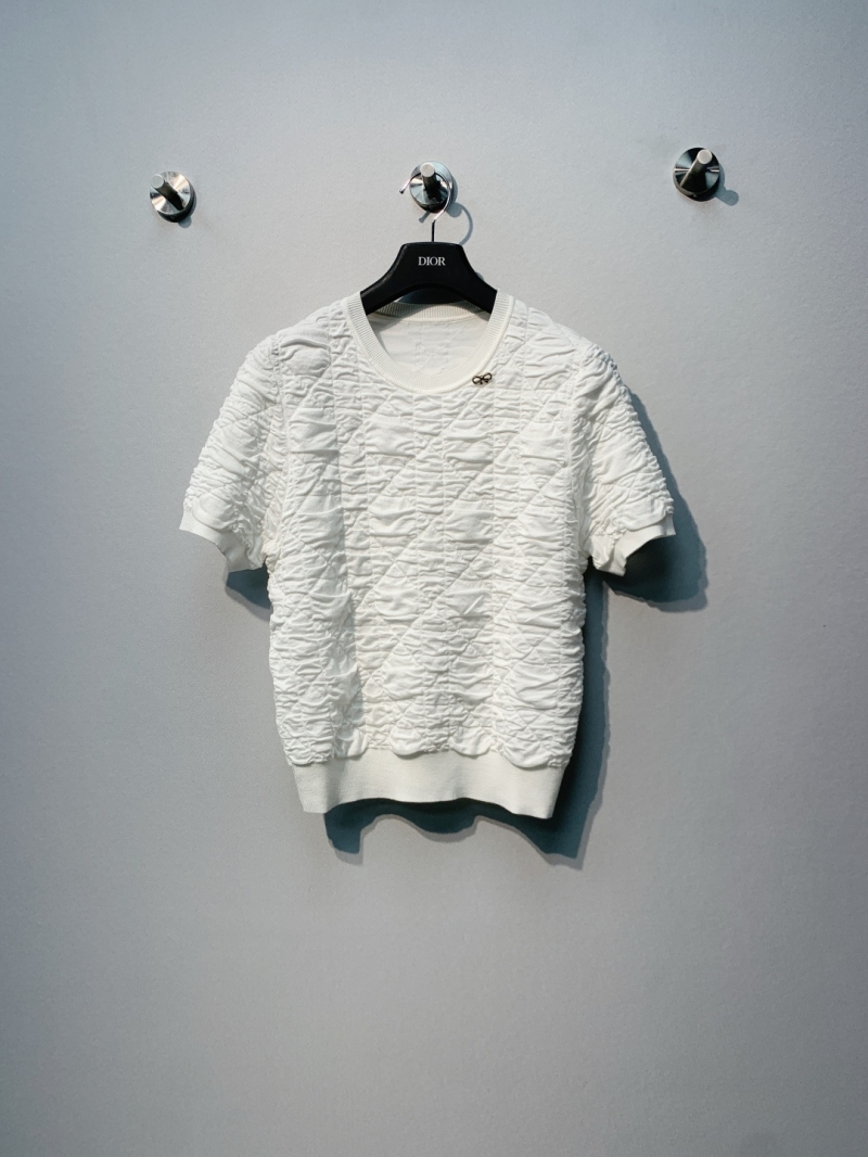 Dior Smocked Cloqu&eacute; Short-Sleeve Knit Top with Gold Logo Detail - White