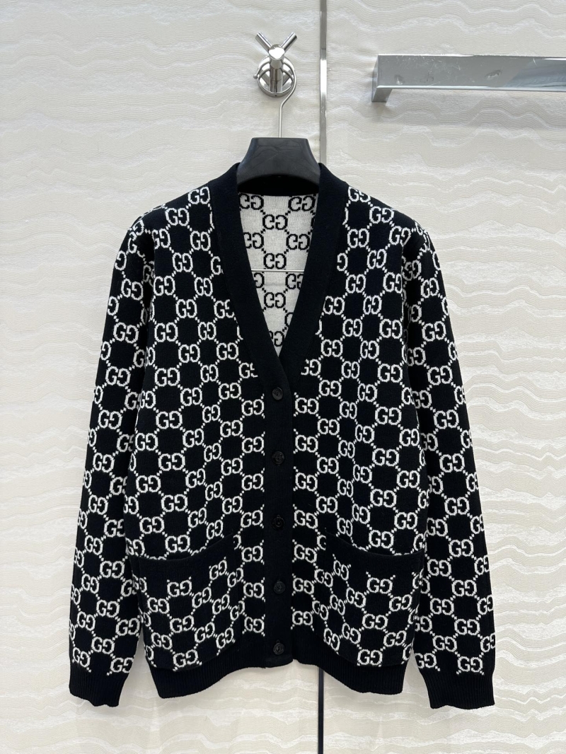 Gucci GG Retro Jacquard Wool Cardigan, Double-Faced Design, Classic V-Neck, Slimming Fit