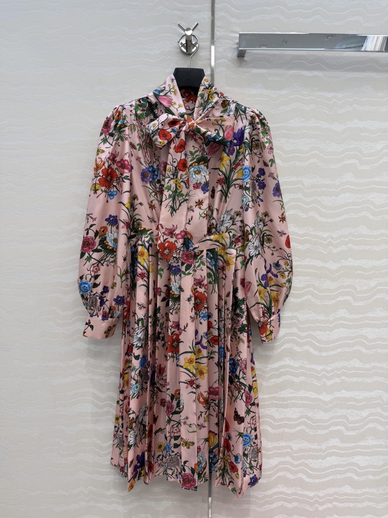 Gucci 100% Silk Twill Floral Pussy-Bow Pleated Dress in Pale Pink