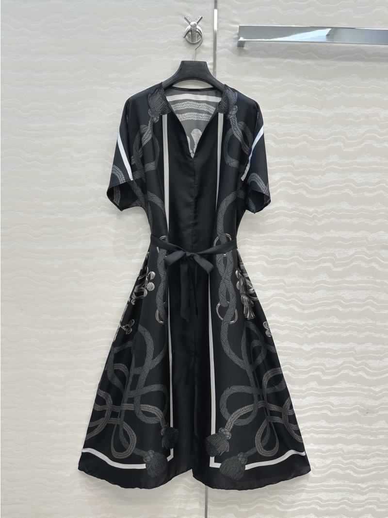 Hermes Luxe Silk Kaftan Slit Dress in Black - Elegant Early Autumn Design