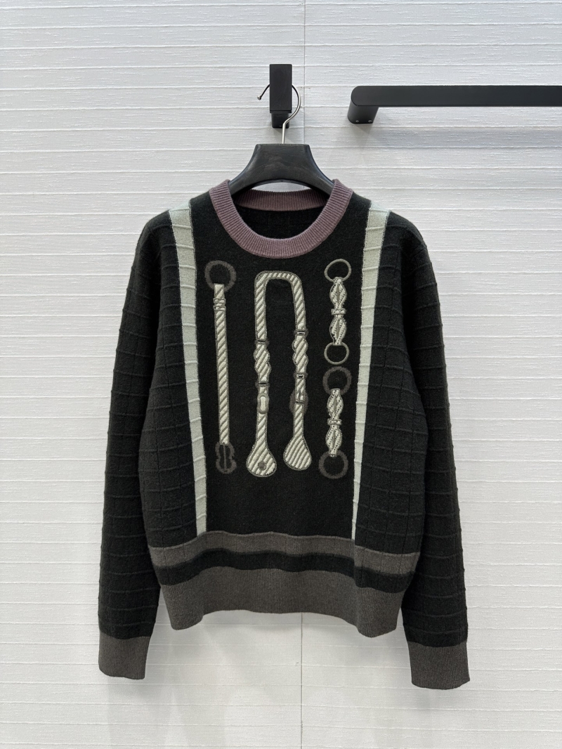 Hermès Early Autumn 25 Saddle Training Embroidered Cashmere Long-Sleeve Knit Sweater in Grey