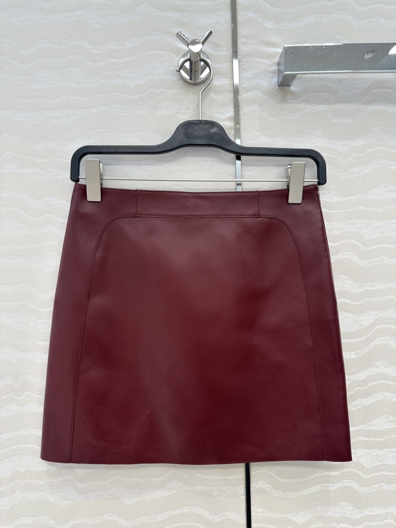 Hermès Luxe Angora Red Lambskin Skirt - Minimalist A-Line Cut with Handcrafted Edging