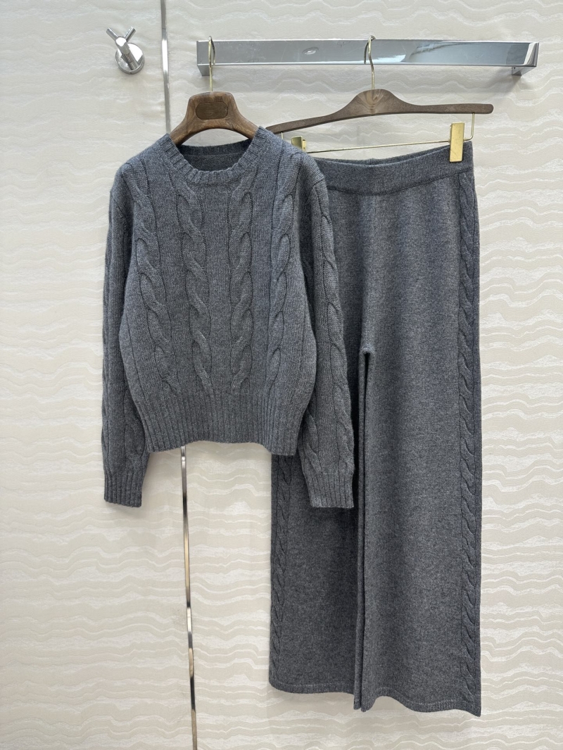 Loro Piana Luxe Cashmere Gray Classic Set - Timeless Elegance with Cable Knit Detail