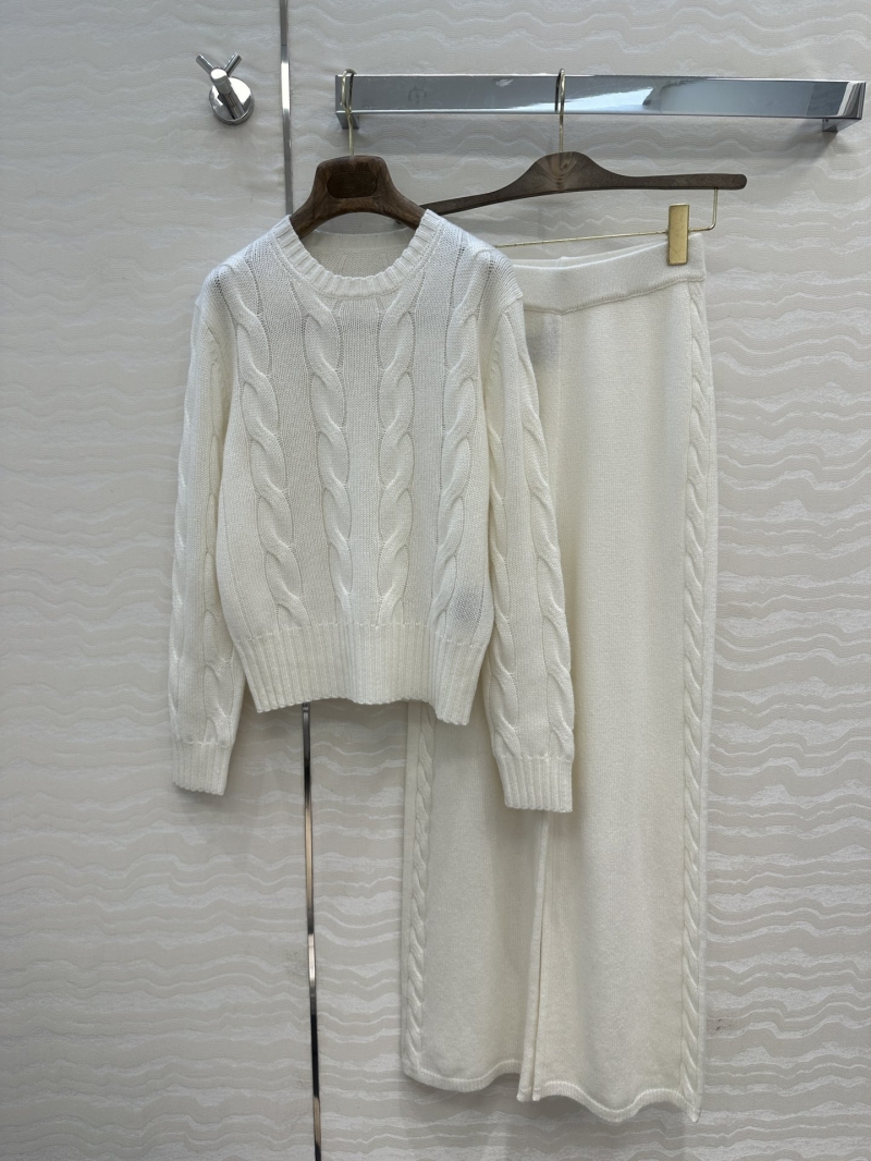 Loro Piana Luxe Cashmere Set in White - Classic Round Neck Top with Wide-Leg Pants