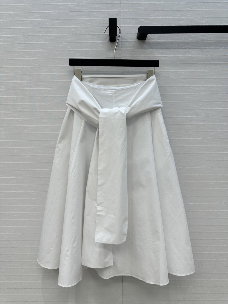 Loewe Paulas Series French Literary White Half Skirt - Elegant & Effortless