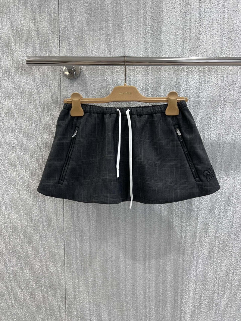 Miu Miu Early Autumn 25FW Embroidered Logo Skirt - Luxe Imported Wool Blend, Gray Plaid