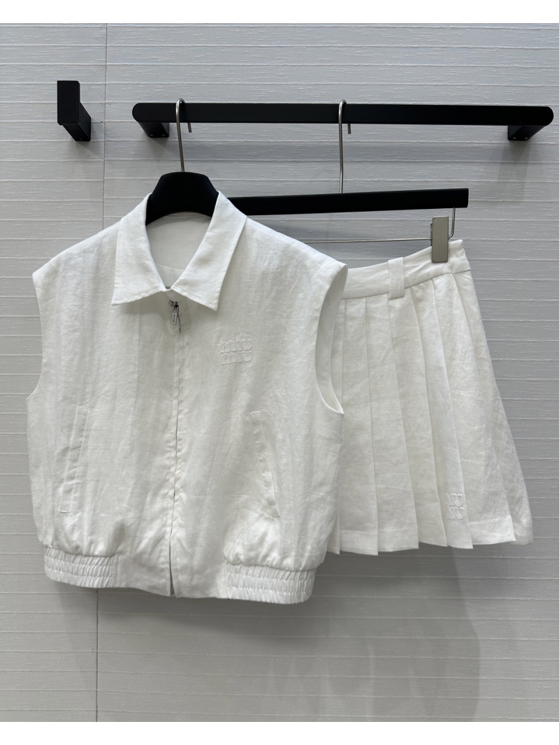 Miu Miu Intellectual Linen Vest & Pleated Skirt Set - Elegant Casual Chic