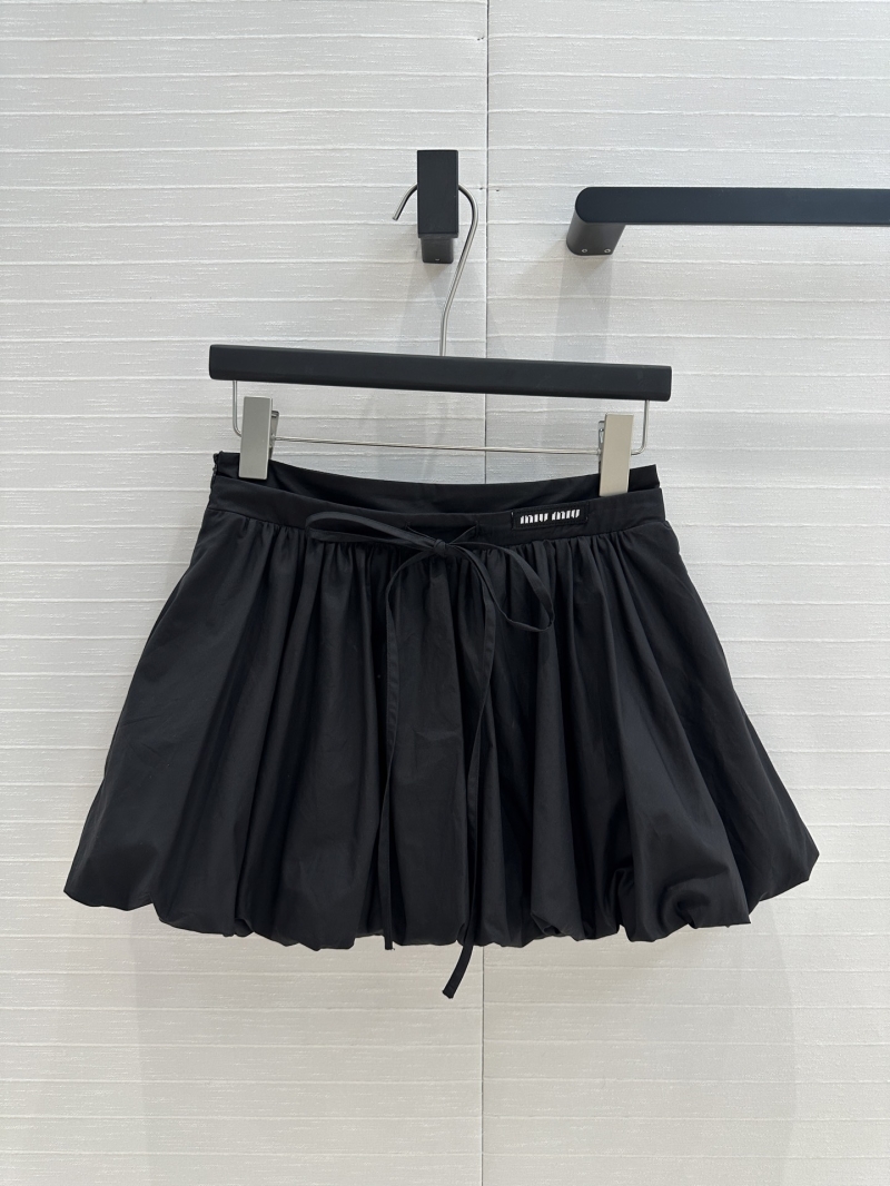 Miu Miu Sweet Chic Ballet-Style Pleated Skirt - Trendy & Elegant