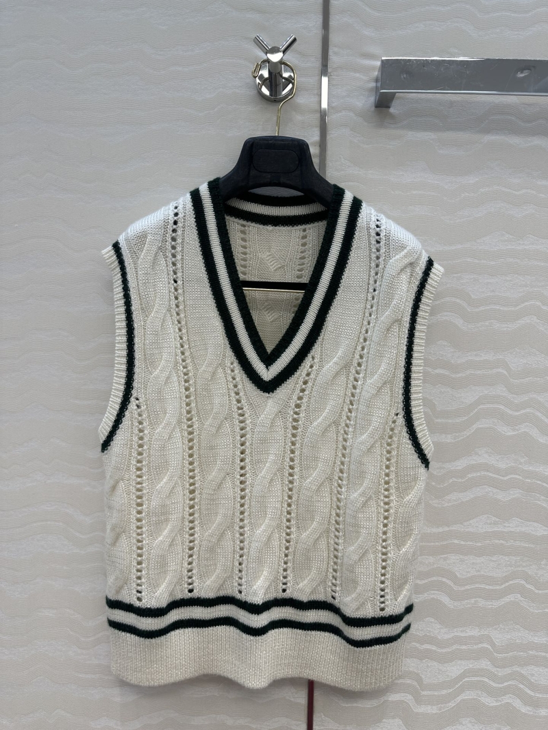 Ralph Lauren Purple Label Luxe Cashmere & Silk Cable-Knit Vest in Classic Tennis-Inspired Colorway