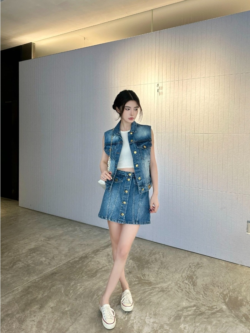 Louis Vuitton LV 25 Early Spring Collection Stylish Denim Vest with Metal Logo Buttons Blue