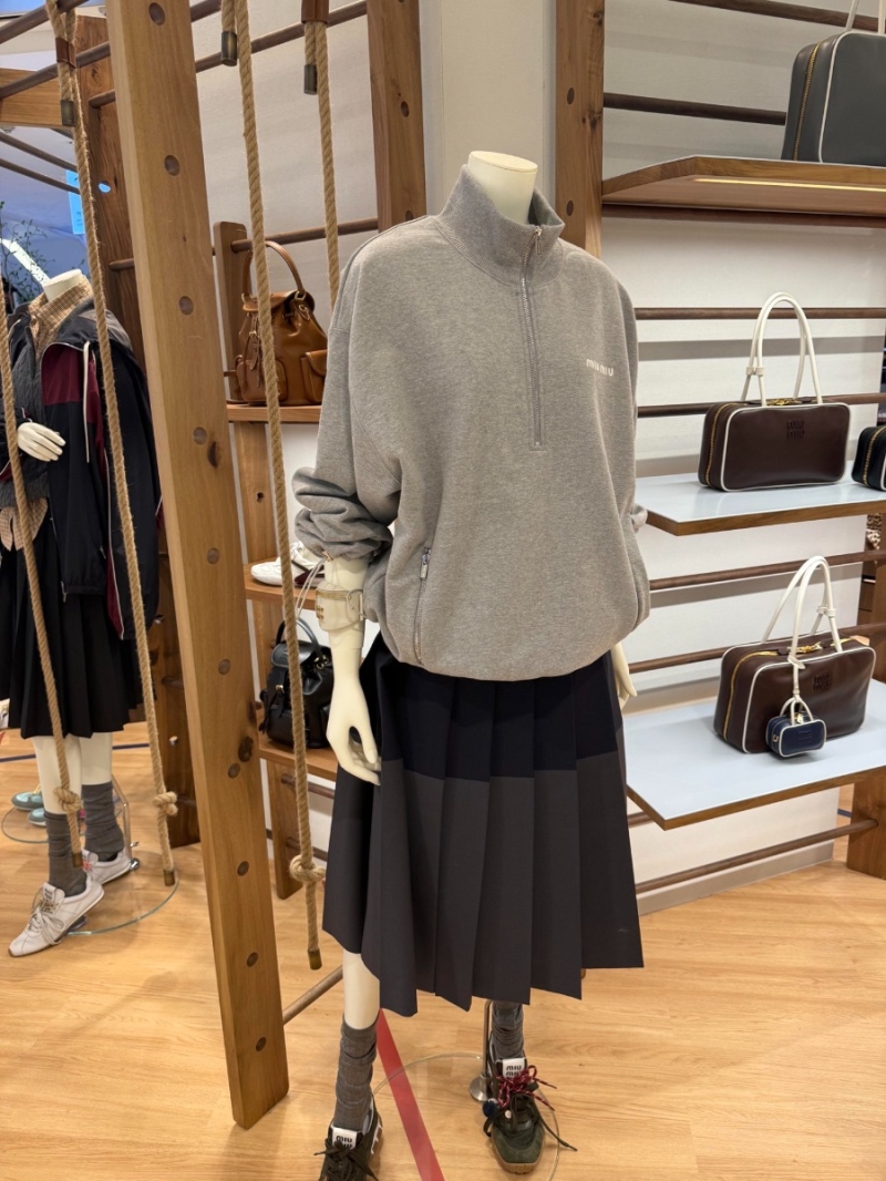 Miu Miu 24SS Early Spring Collection Classic Zipper Stand Collar Sweatshirt