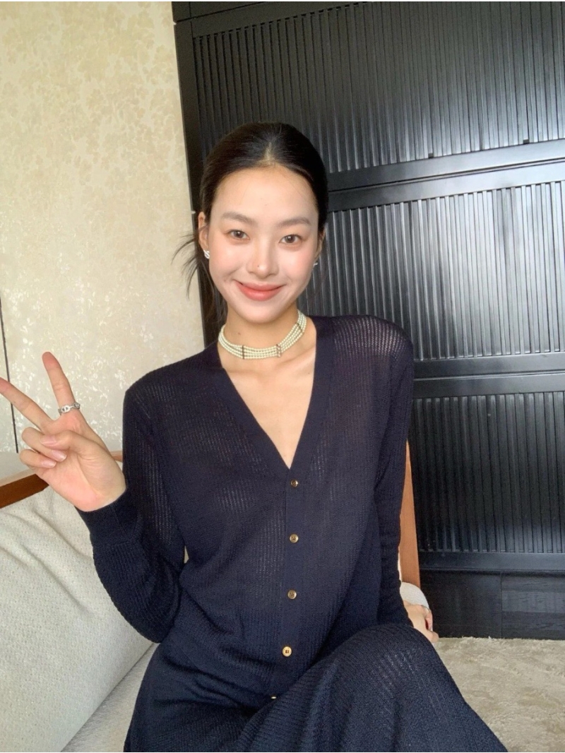 Loro Piana Exclusive V-Neck Knitted Cardigan Navy