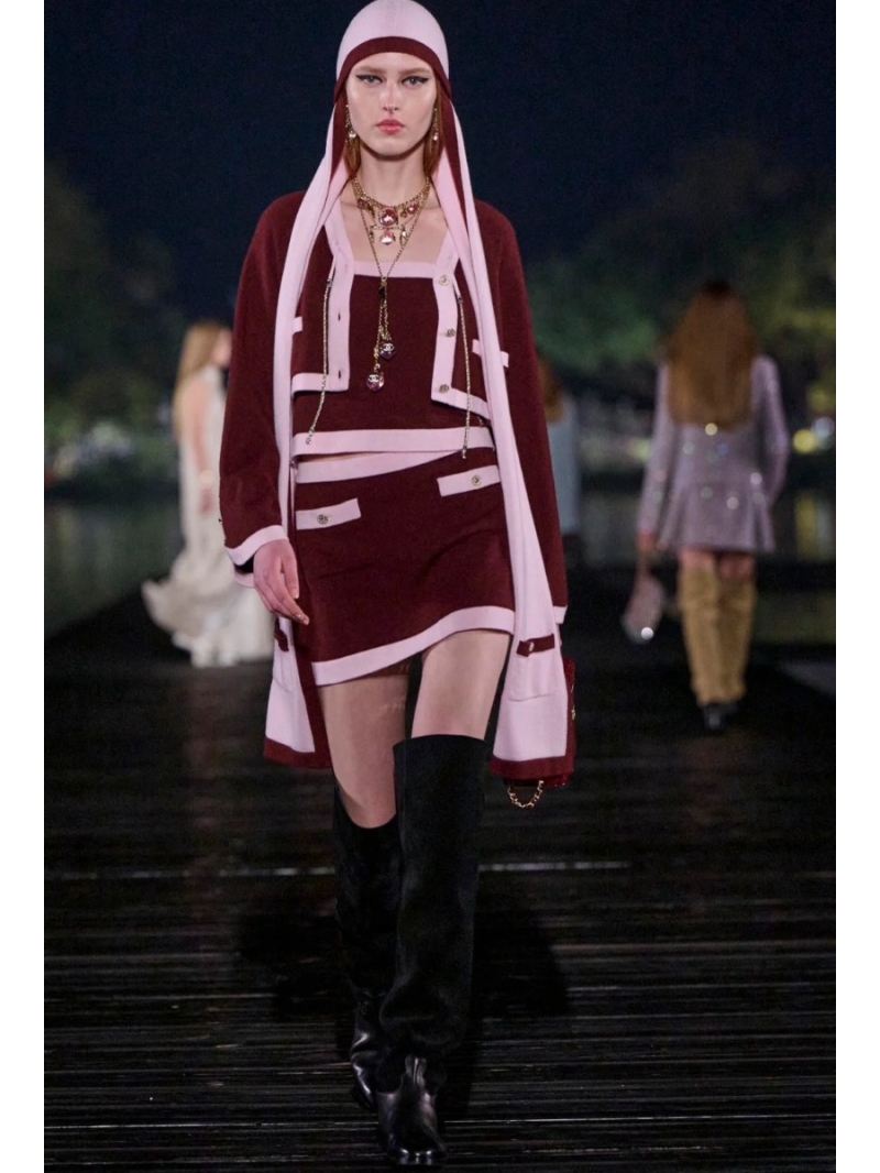 Chanel 2025 Spring Summer Colorblock Knit Midi Skirt - Wine Red Luxe Elegance