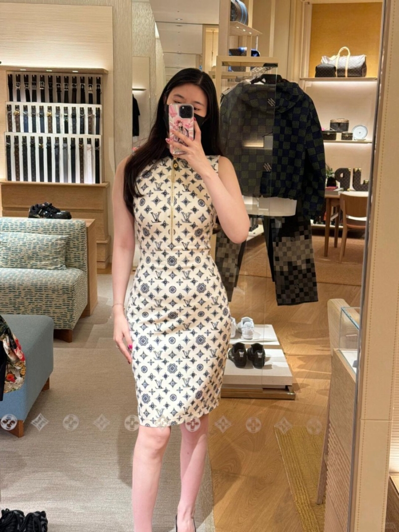 Louis Vuitton Spring Summer Monogram Dress - Elegant Contrast Collar