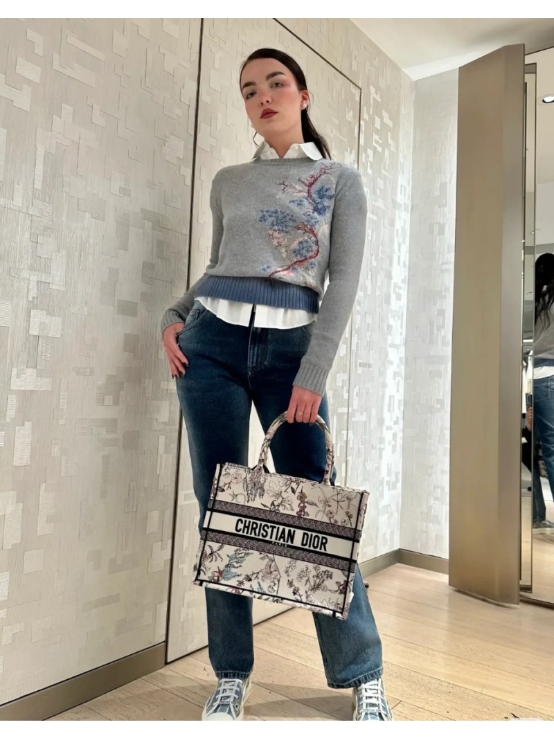 Dior Early Autumn Floral Embroidery Cashmere Sweater - Luxe Elegance