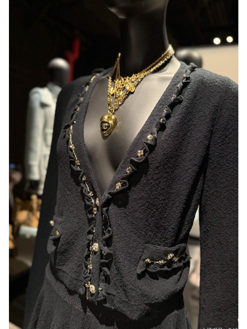 Chanel Coco25a Atelier Collection - V-Neck Knit Cardigan with Hand-Embellished Black Gold Beading