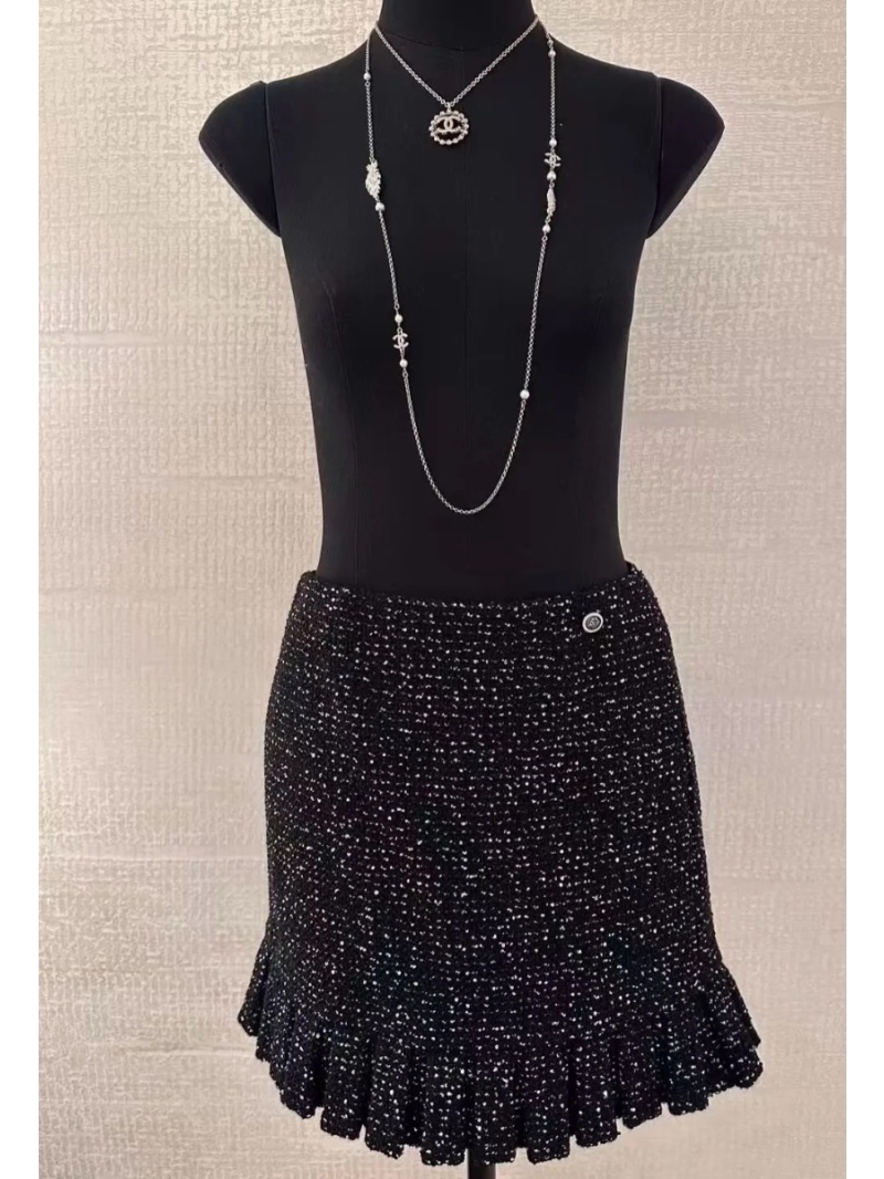Chanel 25A Collection: French Court-Style Black Sequin Tweed Skirt with 100% Silk Lining