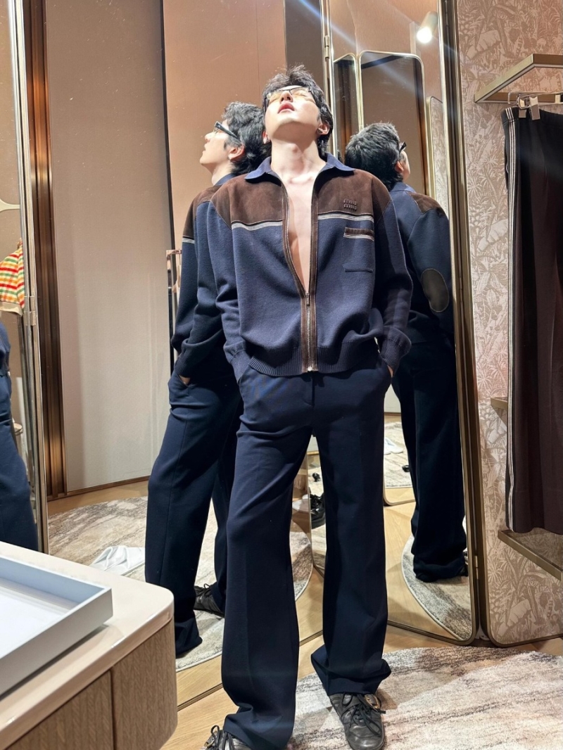 Miu Miu Early Fall Wool and Suede Zip-Front Knit Cardigan in Navy Blue