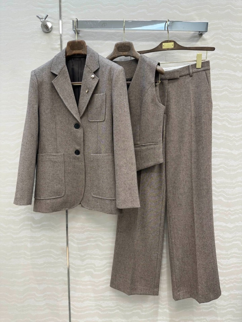 Loro Piana Minimalist Wool Suit Set with Gold Thread – Tailored Blazer and Slim Vest