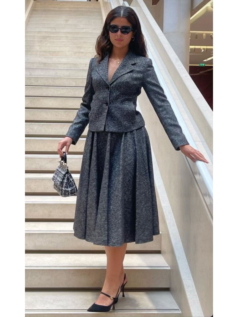 Dolce & Gabbana Grey Herringbone Wool Midi Skirt – Classic A-Line with Leopard Print Lining