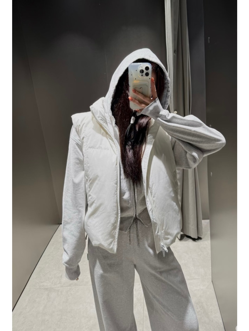 Alexander Wang 25FW Quilted Puffer Vest in White | Stand-Up Collar | Drawstring Hem | 90% White Duck Down Filling