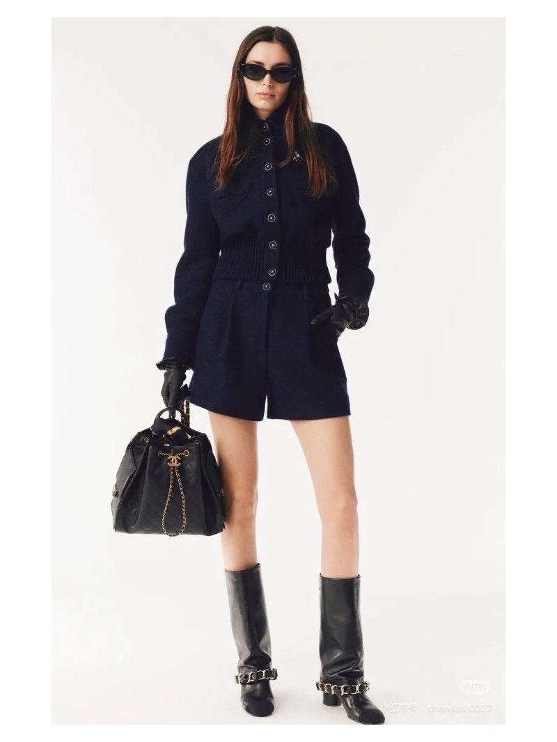 Chanel 100% Wool Navy Short Pants | Elegant Pleated Design & Camellia Jacquard Lining