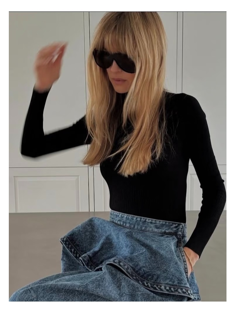 Alaia Exquisite Wool Knit Slim-Fit High-Neck Base Layer in Black