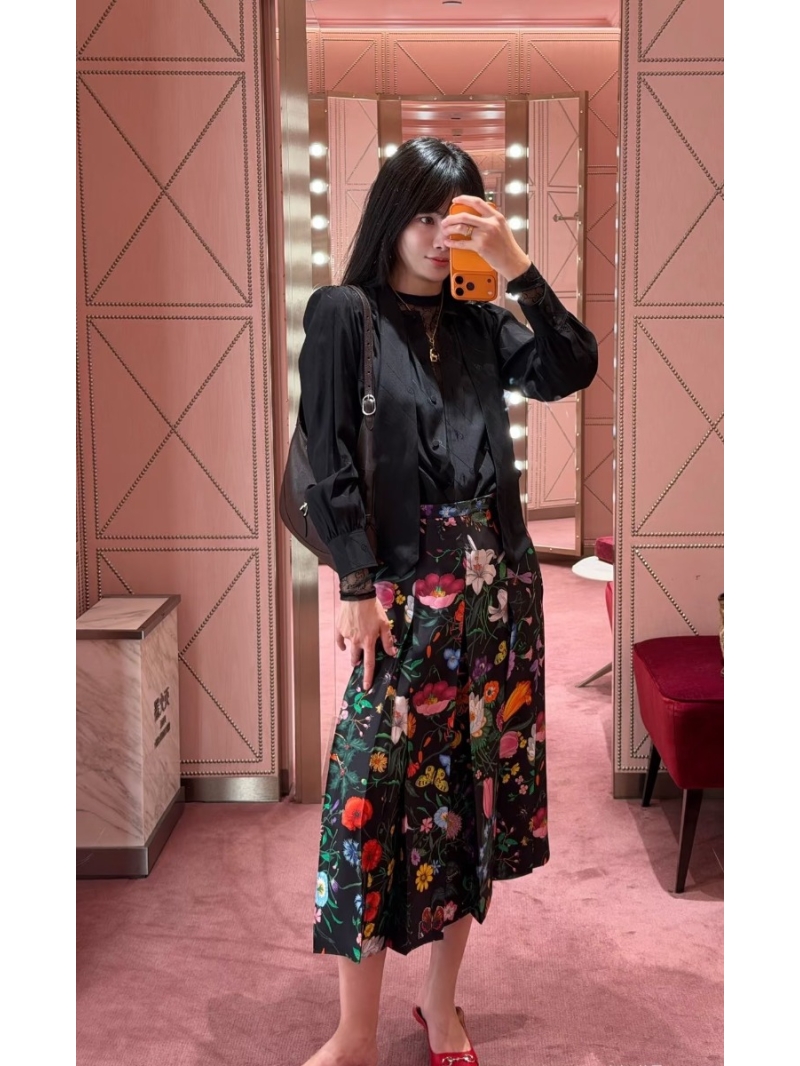 Gucci 100% Silk Twill Flora Print Pleated Midi Skirt in Black