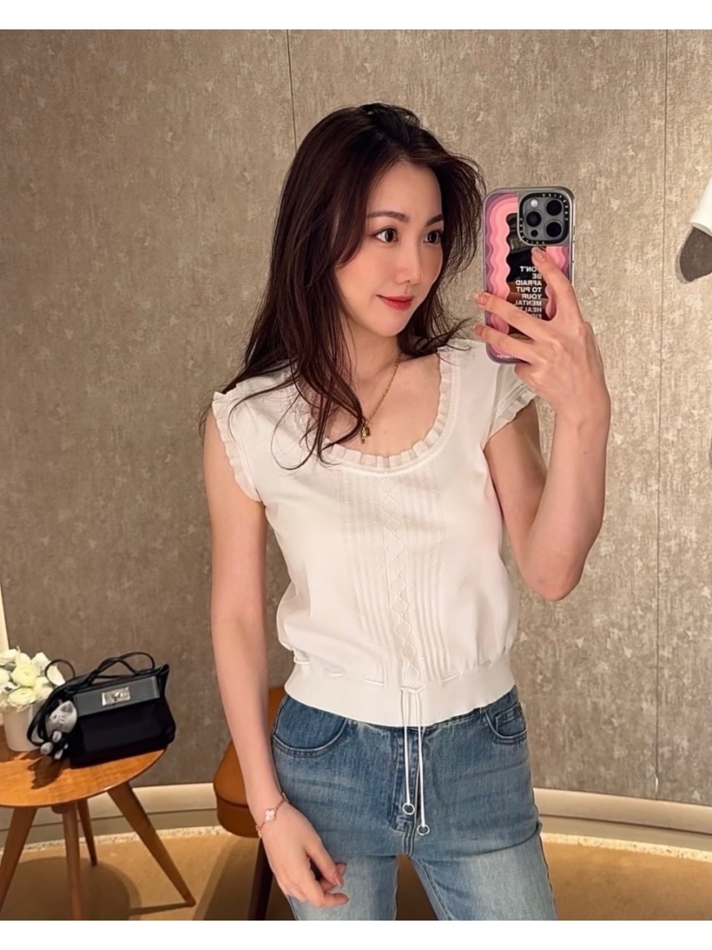 Hermes Exquisite Fine-Gauge Cable Knit Ruffle-Trim Top in Off-White
