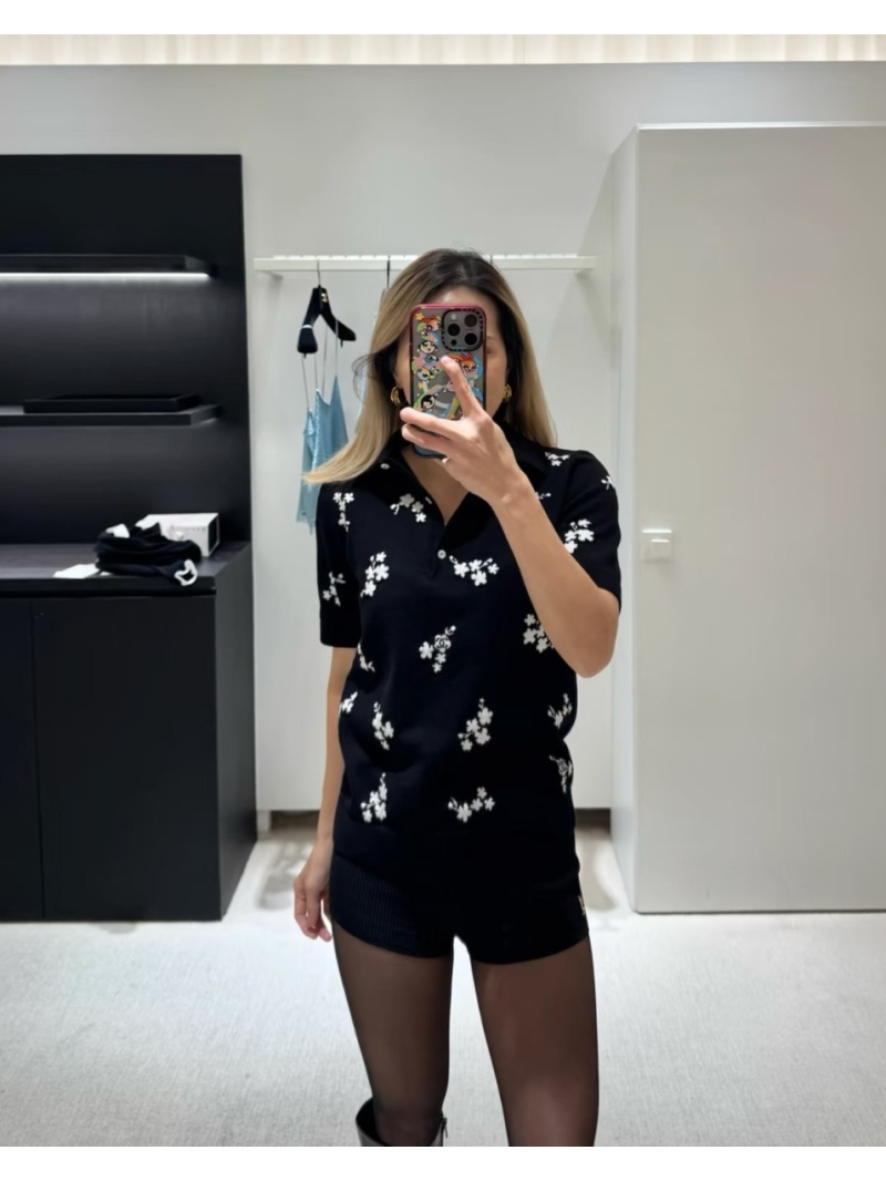 Chanel Signature Floral Jacquard Fine-Knit Polo Shirt in Black and White