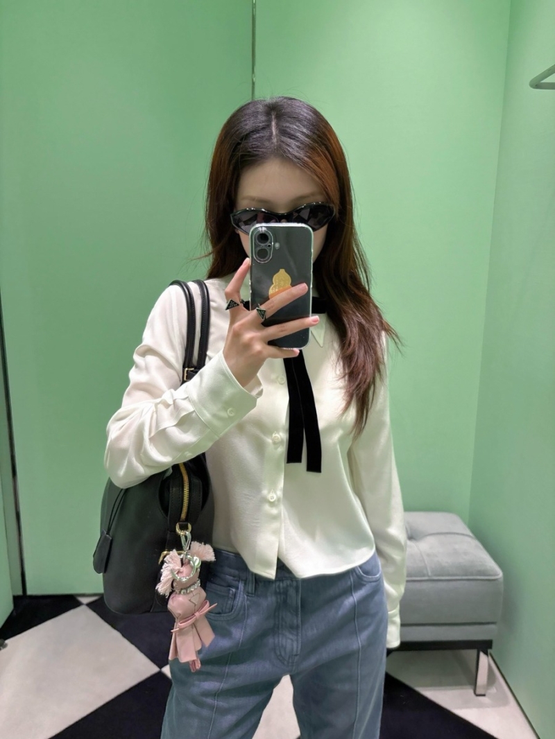 Prada 100% Mulberry Silk Cropped Blouse with Contrast Velvet Bow in White