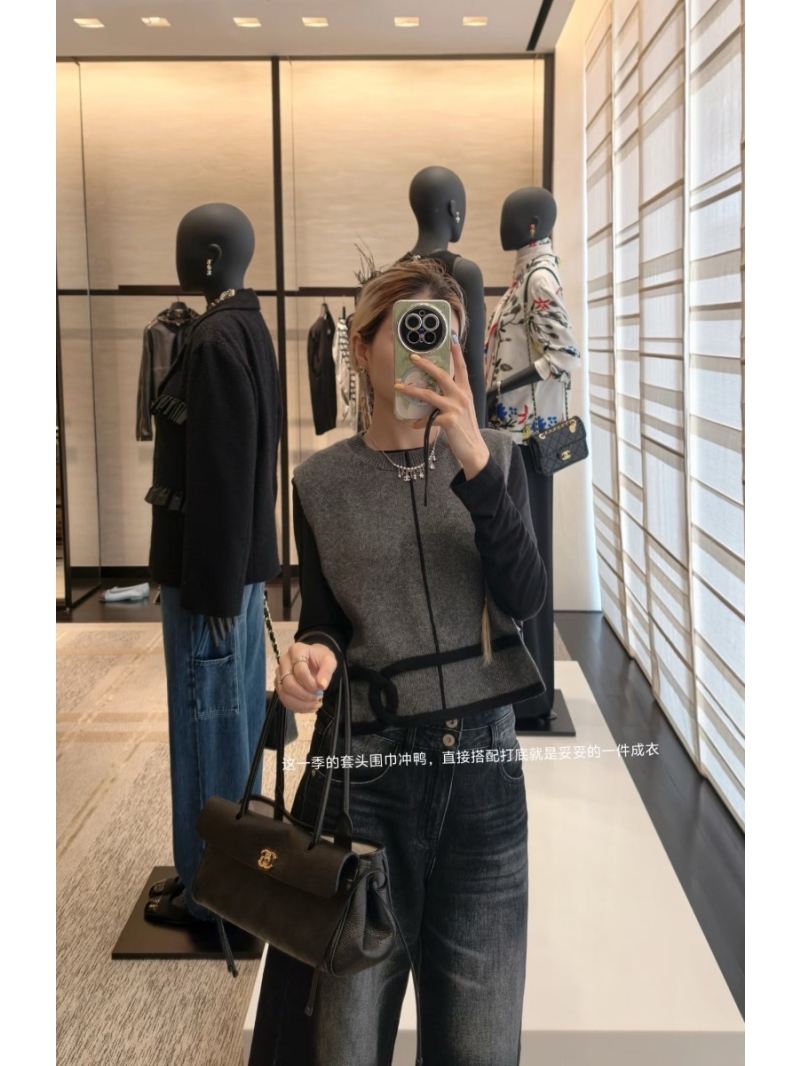 Chanel Sleeveless Cashmere Knit Vest in Heathered Grey with Black Trim