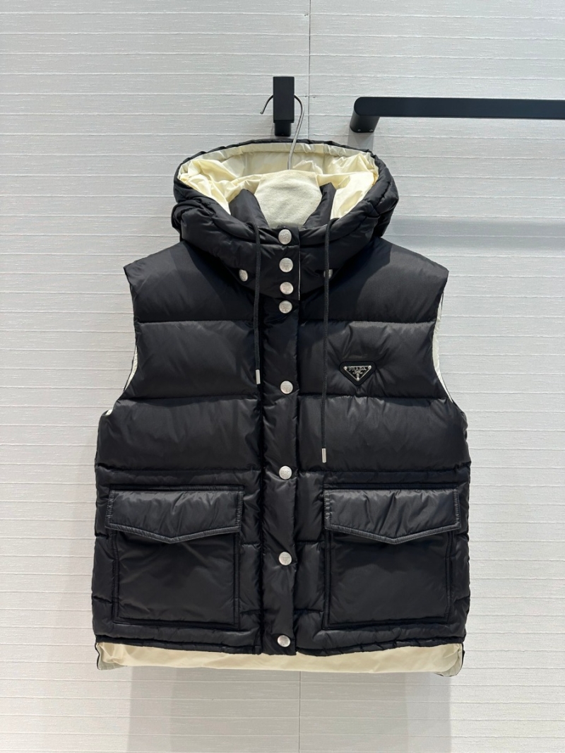 Prada 24 Pre-Fall Collection Stylish Contrast Hooded Down Vest in Black
