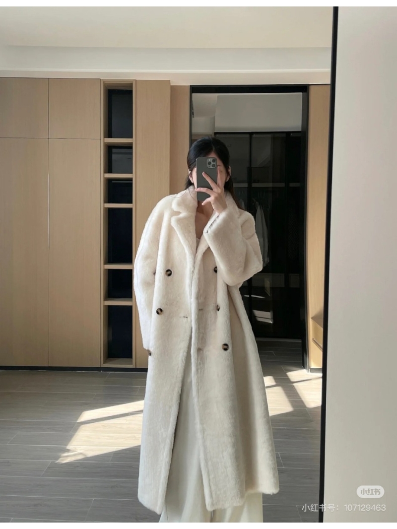 Max Mara Show Collection Plush Shearling Coat - Ivory