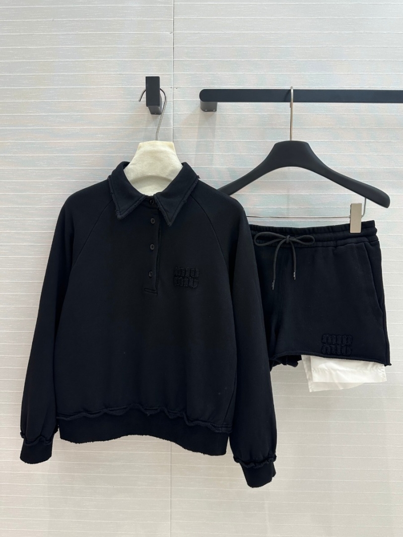 Miu Miu 24 SS Collection Stylish Polo Sweatshirt Set. Colour 2