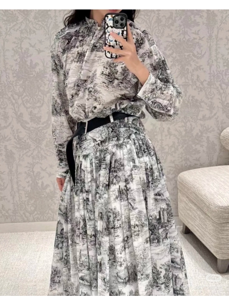 Dior Early Spring 2025 Castle and Jungle Print Mandarin Collar Shirt - Monochrome