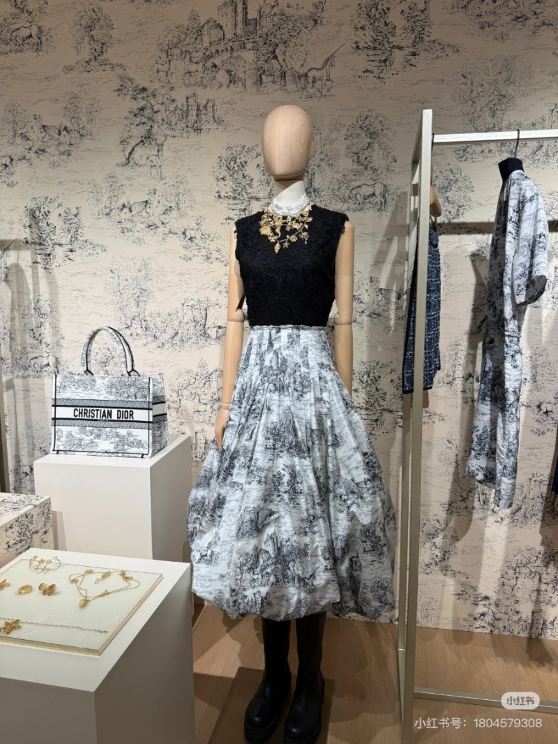 Dior 2025 Early Spring Collection Jouy Garden Print Balloon Skirt