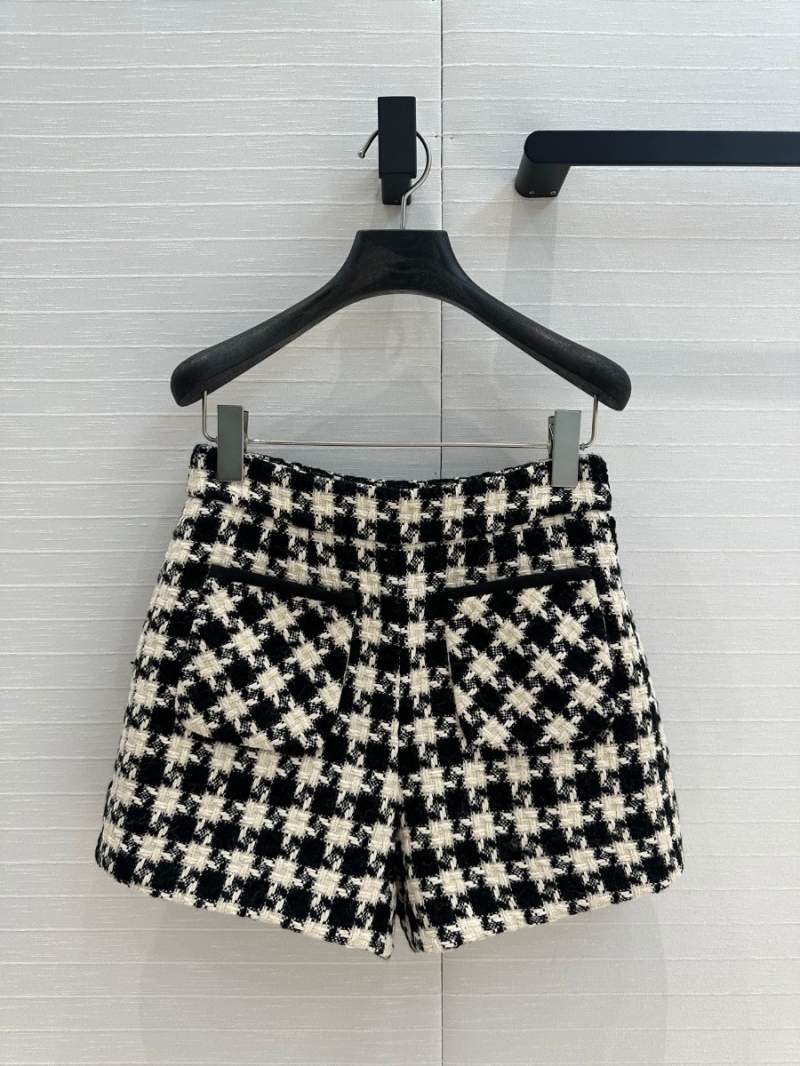 Valentino 24 Autumn/Winter Elegant Tweed Houndstooth High-Waist Shorts in Black and White