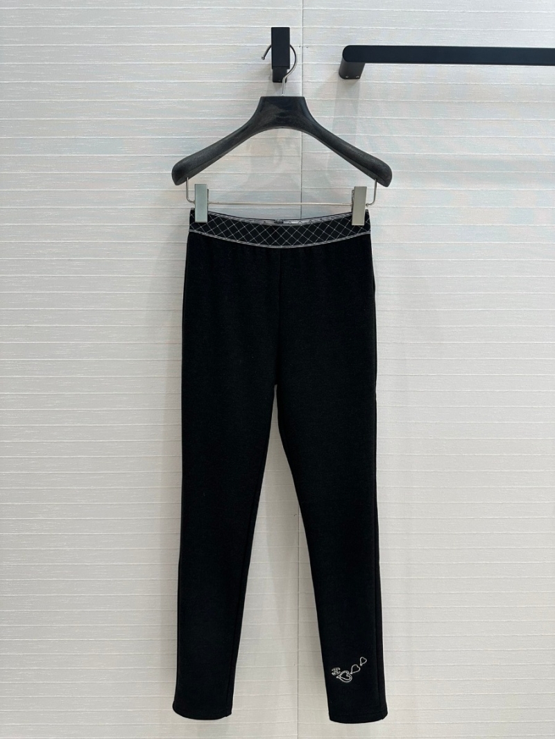 Chanel 24 Fall/Winter Collection Soft Cotton Fleece High-Waisted Leggings with Quilted Waistband. Black
