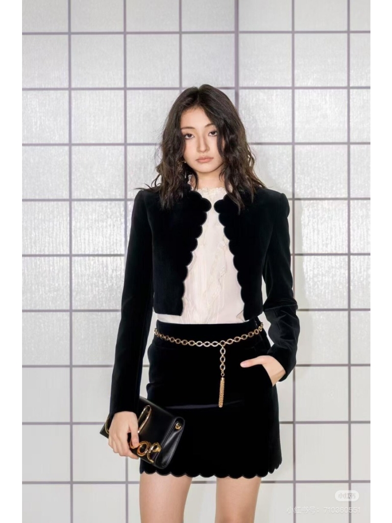 Chloe 24 Fall/Winter Collection Elegant Black Velvet Set with Embroidered Shell Edging