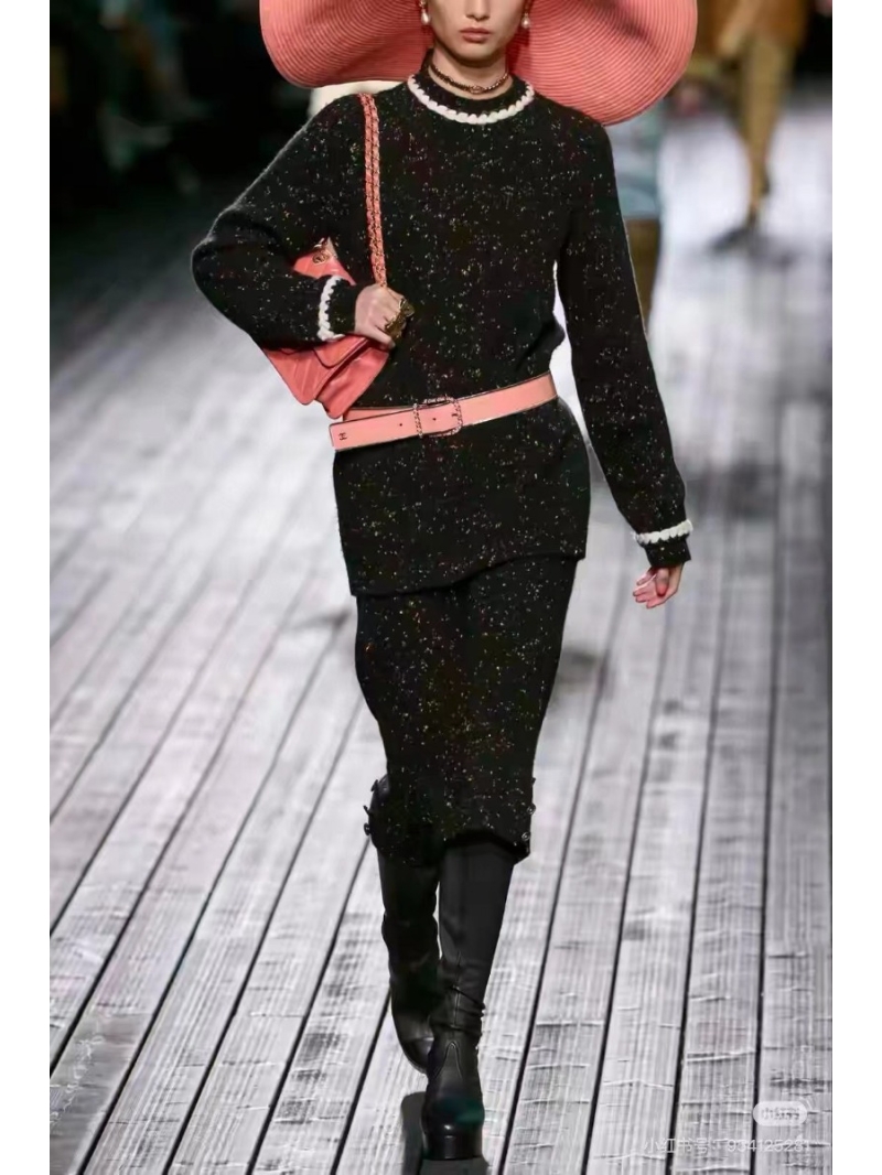 Chanel 24K Speckled Cashmere Knit Sweater – Black