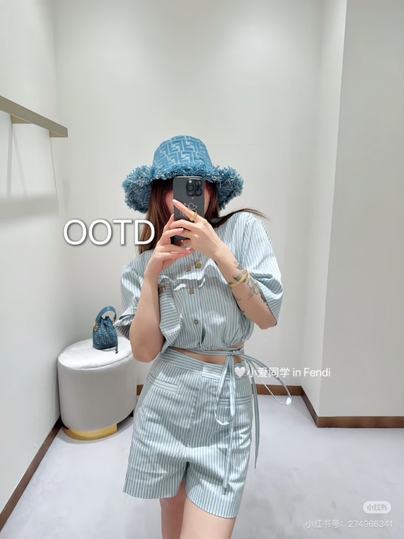 Fendi 25 Spring/Summer Elegant Striped Shorts in Blue