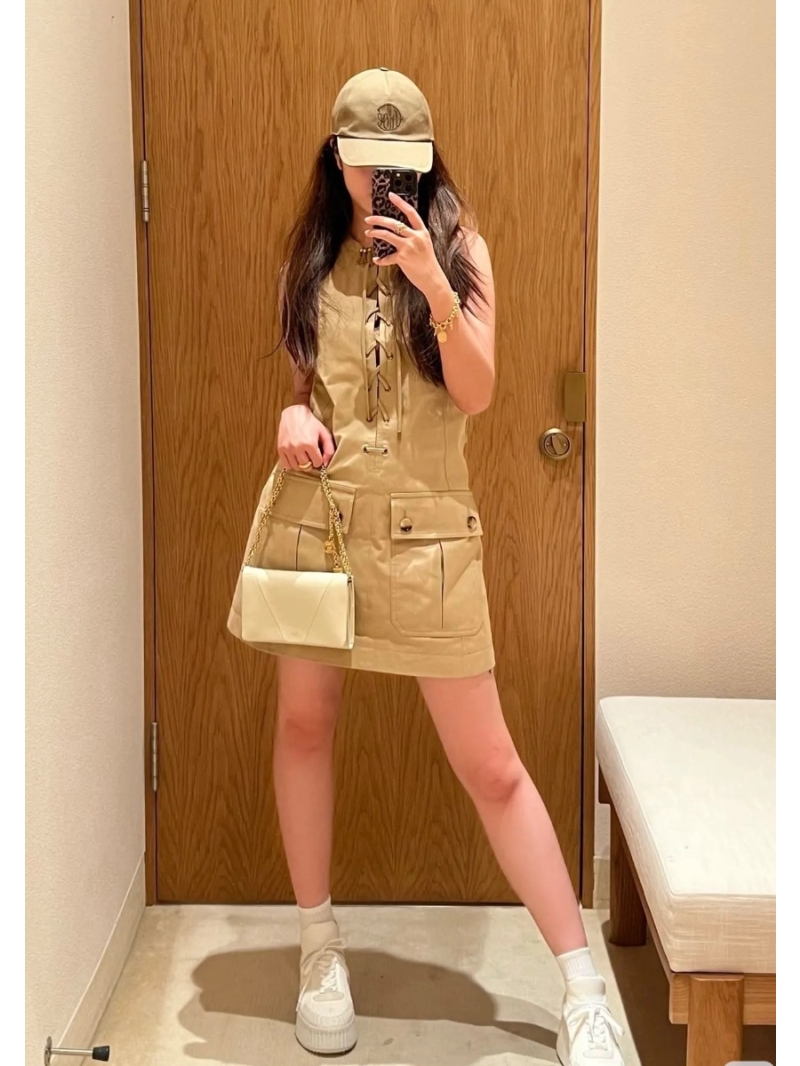 Chloe Spring 2025 Lace-Up Sleeveless Utility Mini Dress – Youthful and Chic