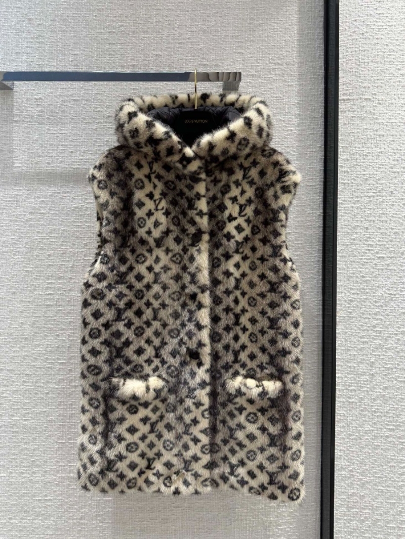  Louis Vuitton Limited Edition Mink Fur Sleeveless Hooded Vest Light Brown